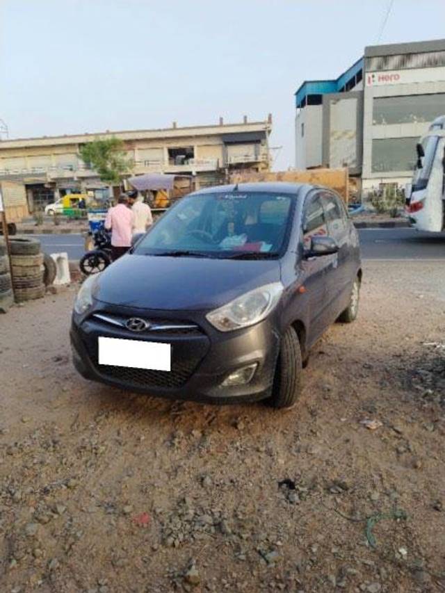 https://images10.gaadi.com/usedcar_image/3986171/original/processed_c42724da-f026-4f4b-8cf6-97c233abf70b.jpeg?imwidth=6401