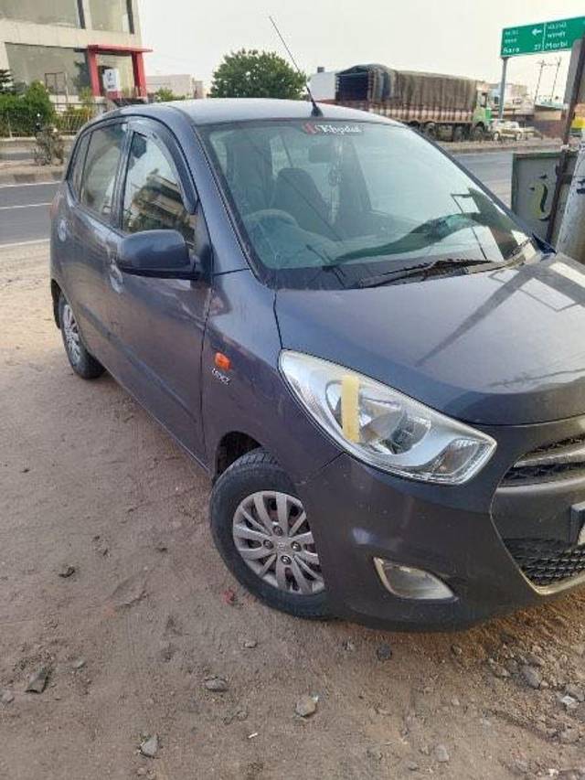 https://images10.gaadi.com/usedcar_image/3986171/original/processed_cbe6c994-6ee9-4236-8363-e5c4b60c490f.jpeg?imwidth=6400