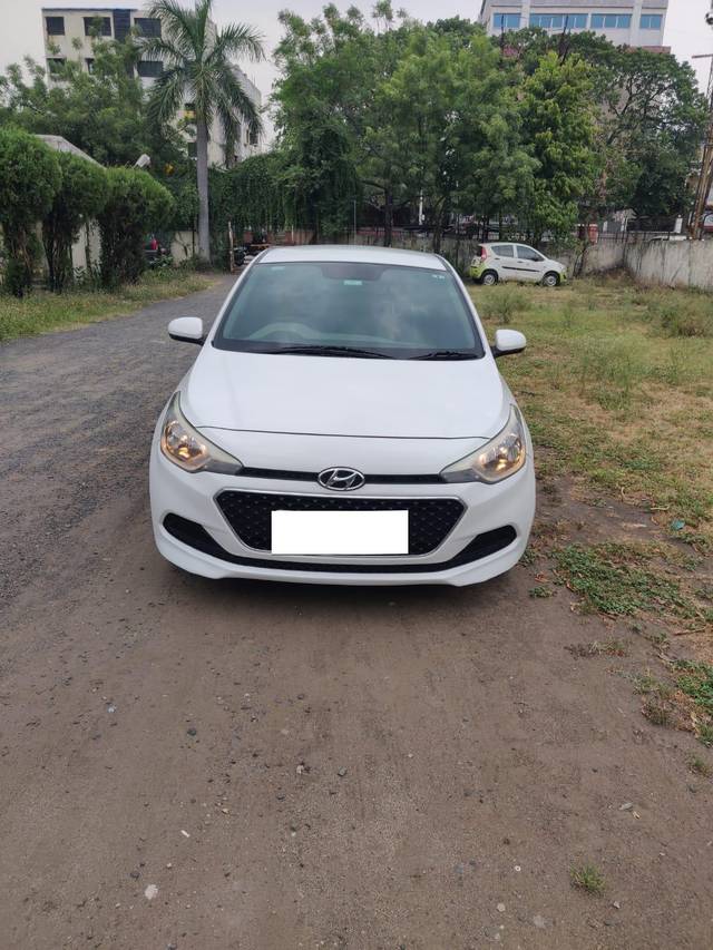 https://images10.gaadi.com/usedcar_image/3986819/original/processed_70f1d9519f789e22ff96611003010d8f.jpg?imwidth=6400