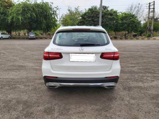 https://images10.gaadi.com/usedcar_image/3988186/original/processed_53a6d69a6e584044e7b4248873f34e07.jpg?imwidth=6402