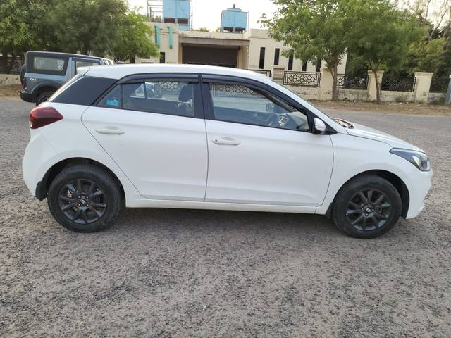 https://images10.gaadi.com/usedcar_image/3988223/original/5c674928693eab4775673601354902bc.jpg?imwidth=6401