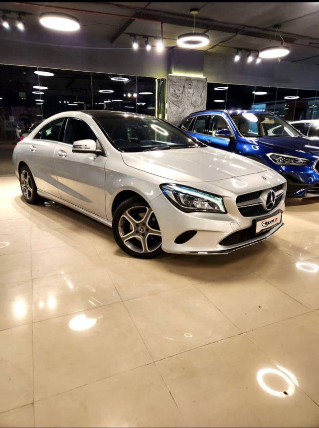 https://images10.gaadi.com/usedcar_image/3988968/original/processed_41fcda088aa039b9449492af8ecdce9b.jpg?imwidth=6400