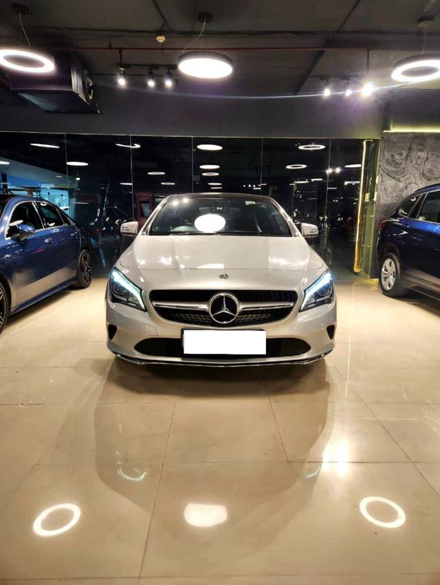 https://images10.gaadi.com/usedcar_image/3988968/original/processed_5fd6c3f6382f6c3e59ac77aa7c8f6856.jpg?imwidth=6402