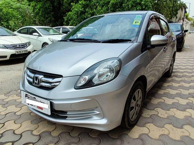 https://images10.gaadi.com/usedcar_image/3990472/original/processed_5e892ee22834dca323d1060275edaad7.jpg?imwidth=6401