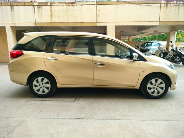 https://images10.gaadi.com/usedcar_image/3991428/original/processed_2f516e0826614ec2429cf50be413cefb.jpg?imwidth=6401