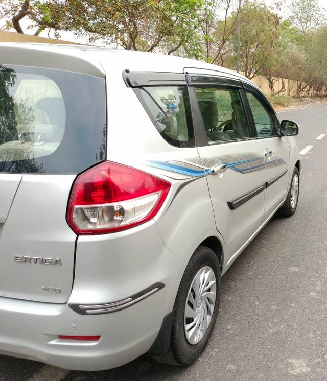 https://images10.gaadi.com/usedcar_image/3991474/original/processed_976a19b9453ab4e1c8e24285dbf813fd.jpg?imwidth=6402