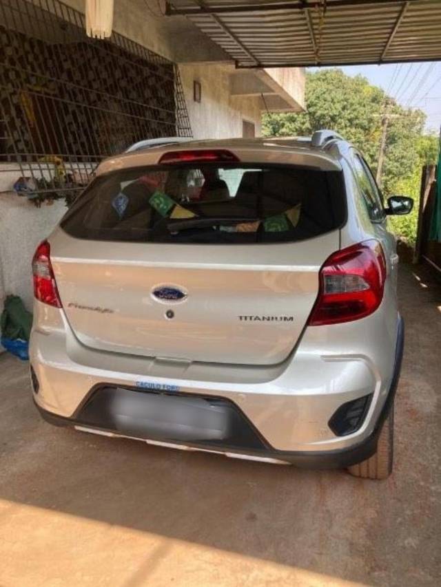 https://images10.gaadi.com/usedcar_image/3992221/original/processed_a32e55f8-9e6d-4e31-8dd7-5cf592a07cb1.jpg?imwidth=6401