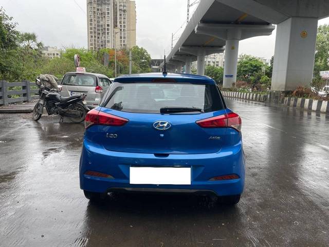 https://images10.gaadi.com/usedcar_image/3992476/original/processed_processed_bb3ca0d5db6b1388a8c66f81dd780c07.jpg?imwidth=6402