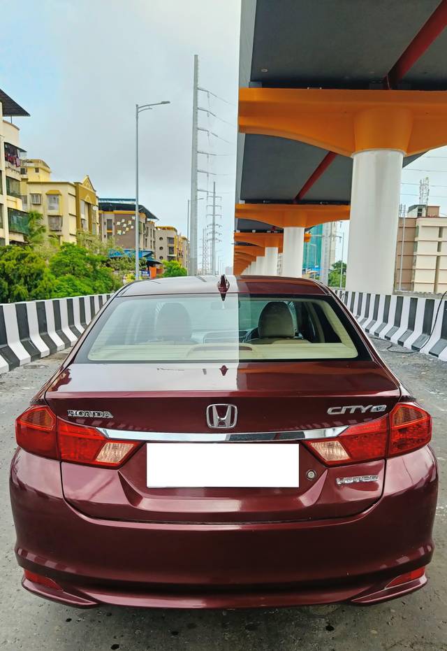 https://images10.gaadi.com/usedcar_image/3993509/original/processed_f85e5379e1e2a1fbde30a2bb6c0dabda.jpg?imwidth=6402