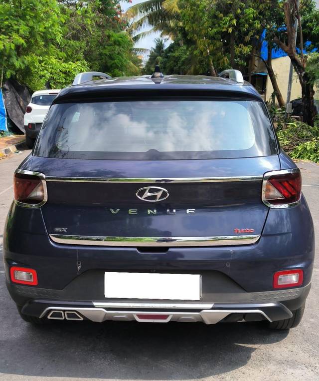 https://images10.gaadi.com/usedcar_image/3997464/original/processed_1b0ef956bb0fdf35ac8284677fd1926f.jpg?imwidth=6402