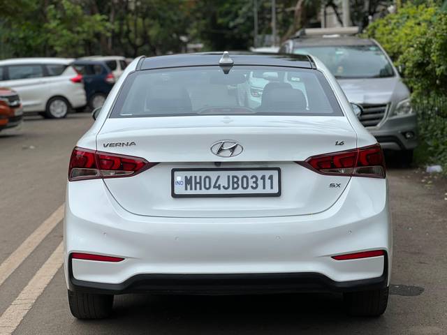 https://images10.gaadi.com/usedcar_image/3997642/original/processed_873006d4a0660cbb7c1231837e78b039.jpg?imwidth=6402