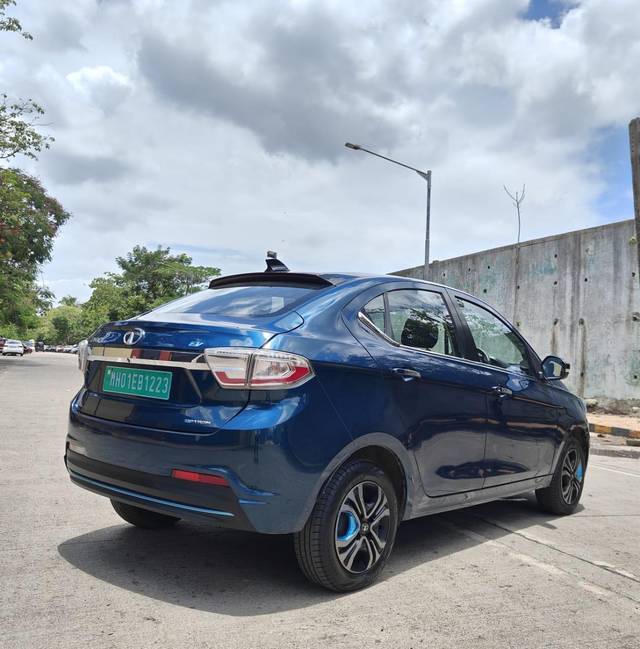 https://images10.gaadi.com/usedcar_image/3997828/original/processed_72cfba2d1763302868479365ed9a9583.jpg?imwidth=6401