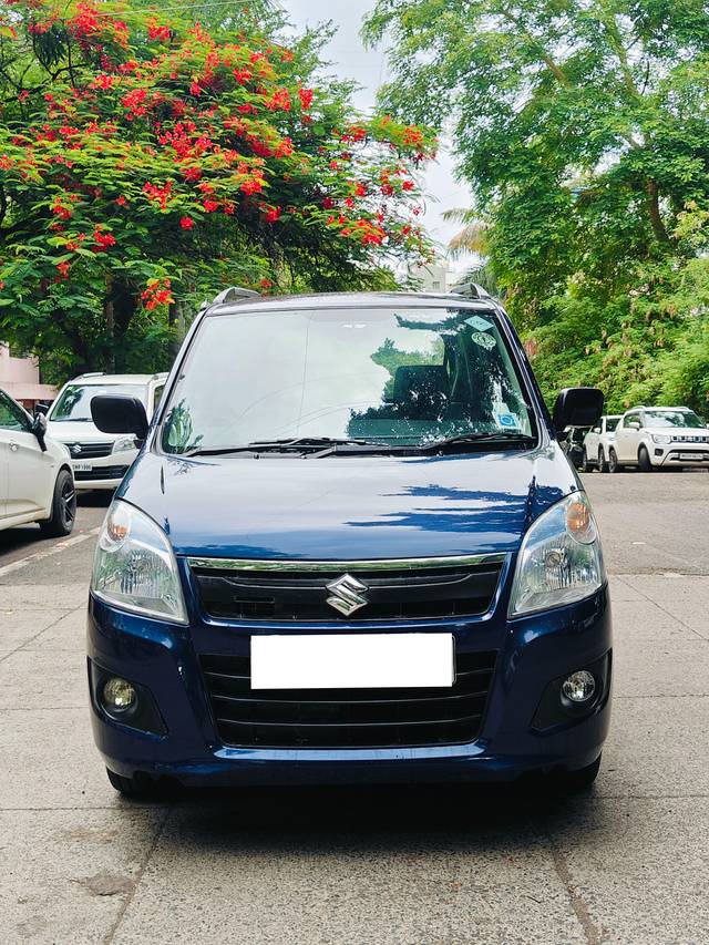 https://images10.gaadi.com/usedcar_image/3998796/original/processed_63880eb81f268c83e986370c268ff0e3.jpg?imwidth=6400