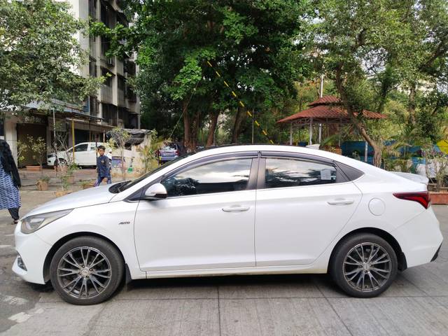 https://images10.gaadi.com/usedcar_image/3998840/original/processed_ff1761d32e6db007f7de8c73e98bb5c6.jpg?imwidth=6402