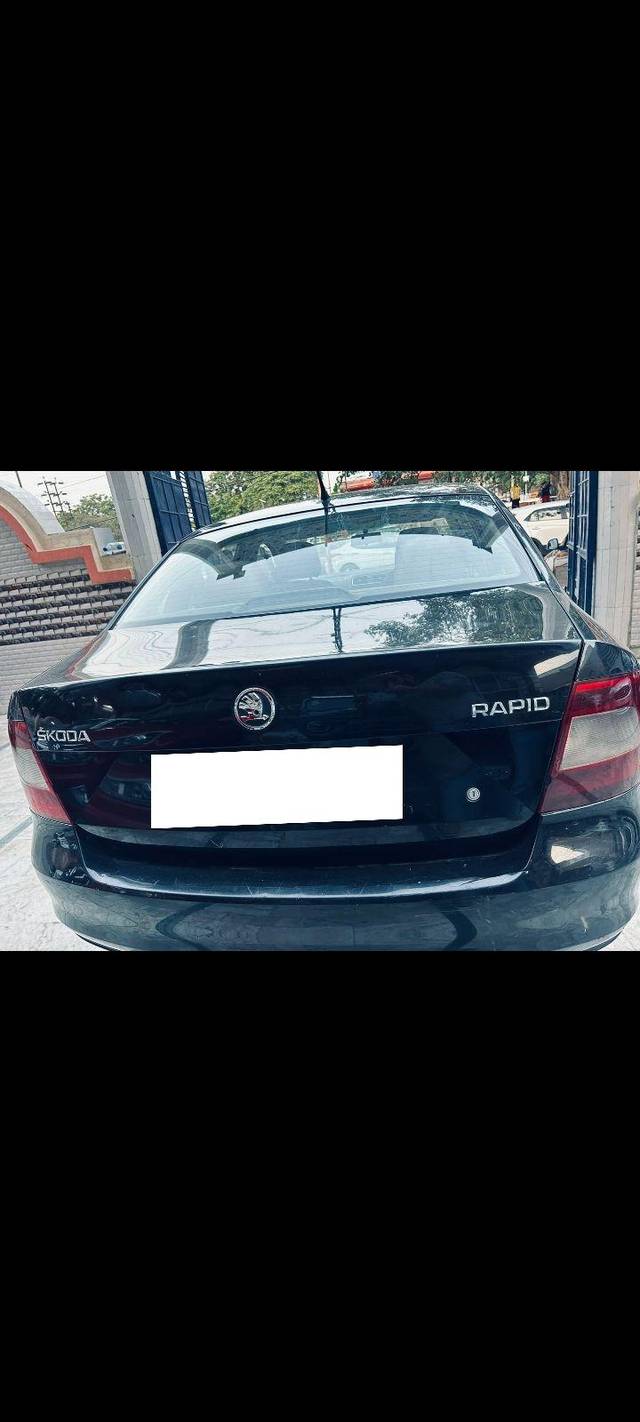 https://images10.gaadi.com/usedcar_image/3999405/original/processed_7ad7d497e591ab87054a83e110501b95.jpg?imwidth=6401