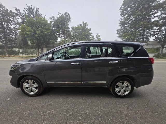 Toyota Innova Crysta 2.8 ZX AT BSIV Second-hand 2016 Toyota Innova Crysta 2.8 ZX AT BSIV for sale in Ludhiana-3