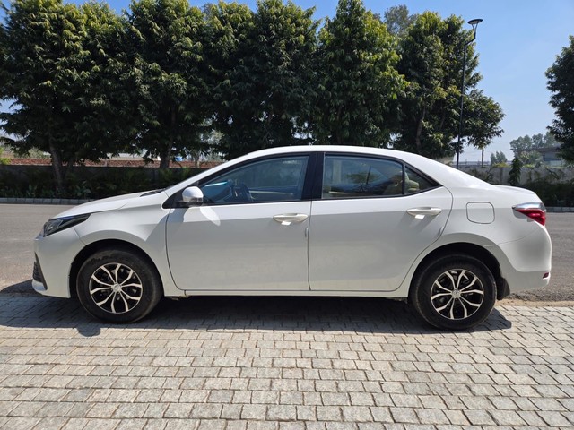 Second-hand 2017 Toyota Corolla Altis Facelift for sale in Ludhiana-3