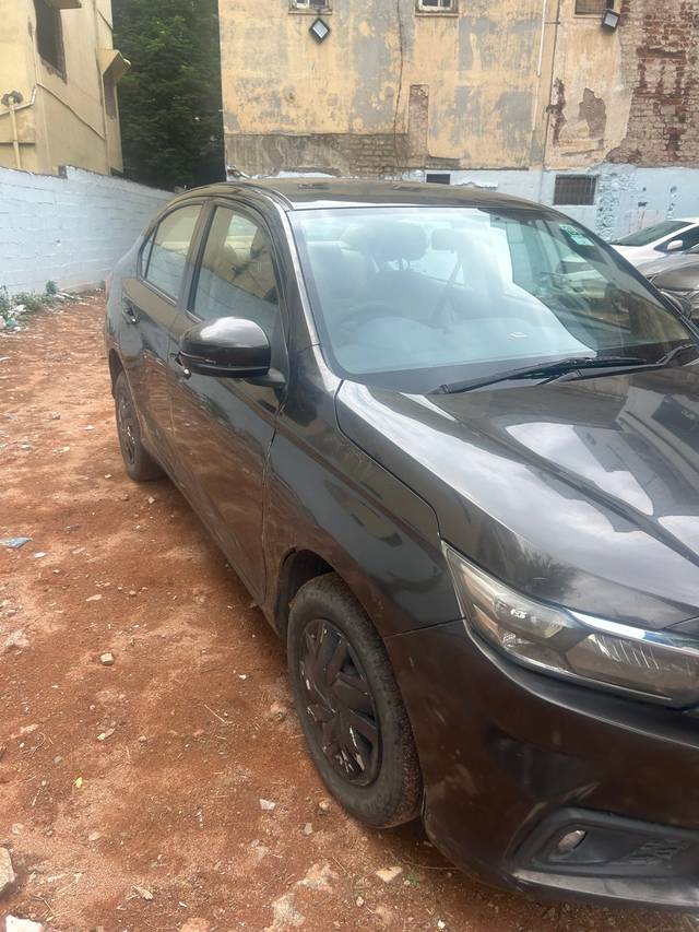https://images10.gaadi.com/usedcar_image/3D969EFE-C0E7-4EEF-A6E5-B64A4889661D/original/0fc27165-0a01-4f94-9966-d5547c36ca19.jpg?imwidth=6402