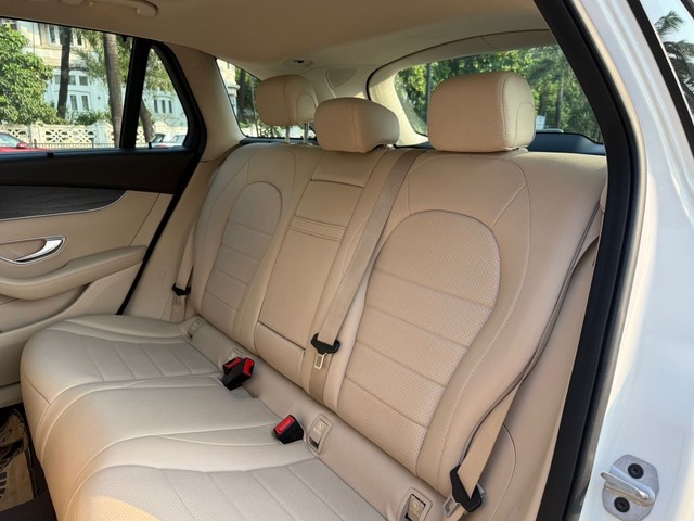 Second-hand 2022 Mercedes-Benz GLC 200 for sale in Mumbai-14