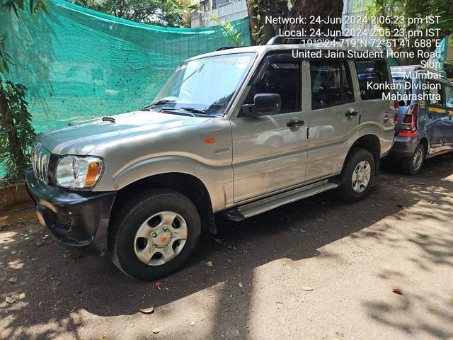 https://images10.gaadi.com/usedcar_image/4000168/original/processed_869d0ef94047b45e54177a1d63570097.jpg?imwidth=6402