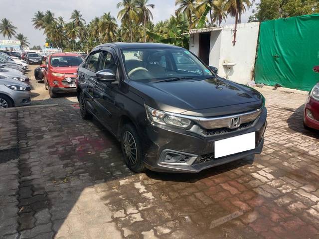 https://images10.gaadi.com/usedcar_image/4000339/original/processed_2a4e89f5f8b6d52872e58f3c66e35f0c.jpeg?imwidth=6400