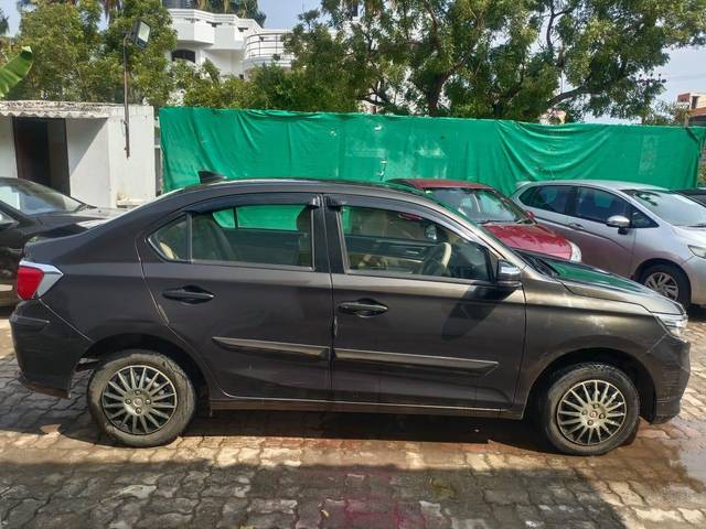 https://images10.gaadi.com/usedcar_image/4000339/original/processed_38d7ba1b9549c9f03c5885eda525dd27.jpeg?imwidth=6401