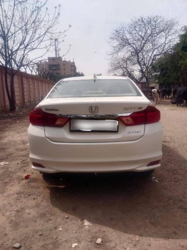 https://images10.gaadi.com/usedcar_image/4000769/original/processed_processed_1321e1cc-ae18-443f-b9c3-465106e5bed5.jpg?imwidth=6402