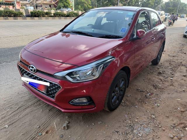 https://images10.gaadi.com/usedcar_image/4001071/original/processed_245508615c0a23c138bb835c4cc31e09.jpg?imwidth=6402