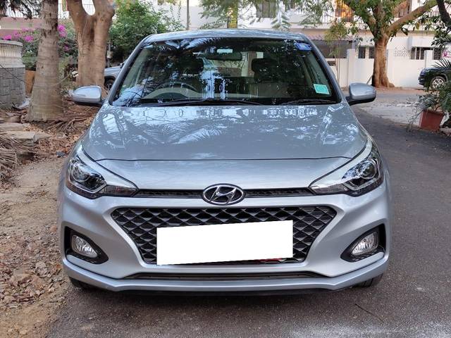 https://images10.gaadi.com/usedcar_image/4001080/original/processed_3dbe9f386e4482d869d2d796558e183f.jpg?imwidth=6401