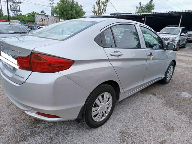 https://images10.gaadi.com/usedcar_image/4001610/original/processed_35e17f967e62a45e6fae74cdffe73878.jpg?imwidth=6401