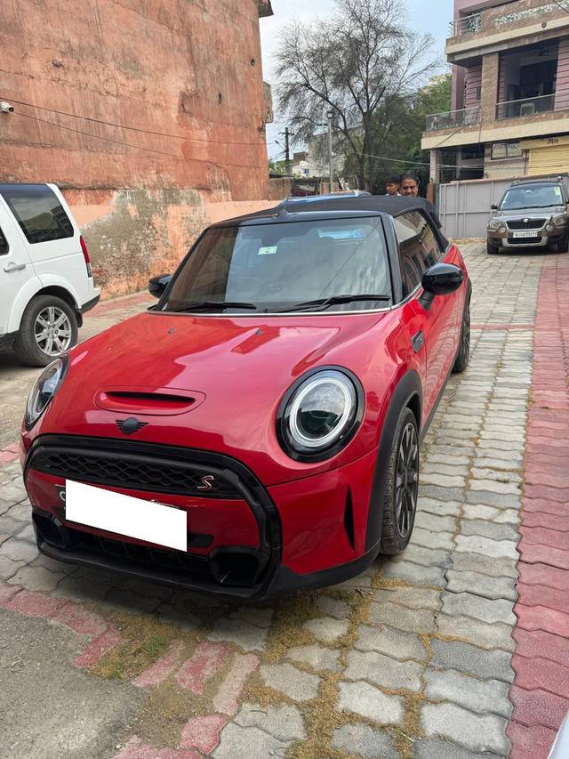 https://images10.gaadi.com/usedcar_image/4002056/original/processed_5a6be2eee264e200dca205ff6bc532c1.jpg?imwidth=6402