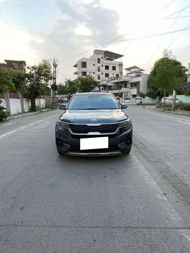 https://images10.gaadi.com/usedcar_image/4003380/original/processed_4c030ea5586397d7eef777cc51b8cb4e.jpg?imwidth=6402