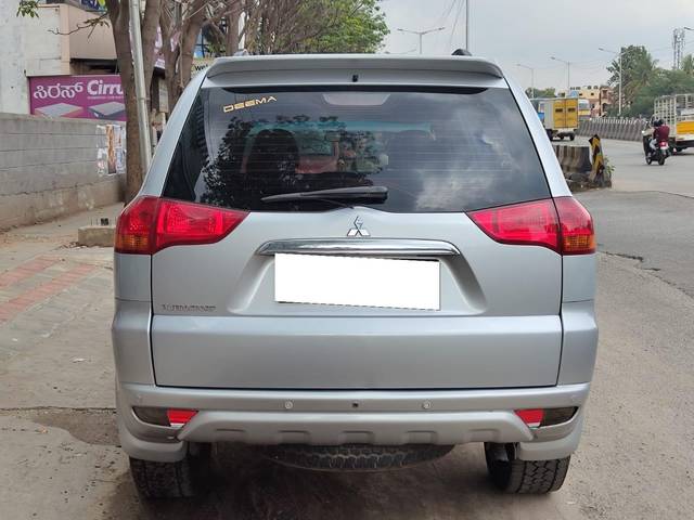 https://images10.gaadi.com/usedcar_image/4003537/original/processed_172248a55975f64ff24c468b1d406786.jpg?imwidth=6401