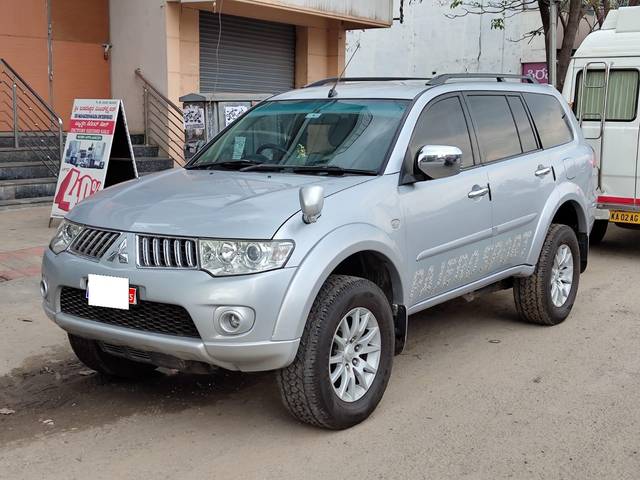 https://images10.gaadi.com/usedcar_image/4003537/original/processed_6cedce6d789190097c86b9cb5f90ea5c.jpg?imwidth=6402