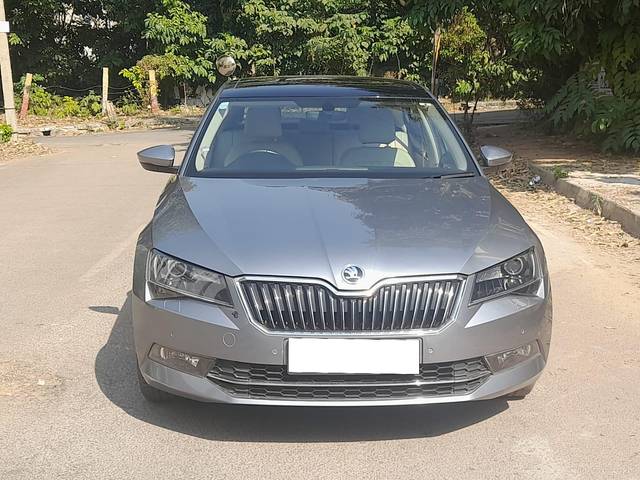 https://images10.gaadi.com/usedcar_image/4003576/original/processed_491684045f536c7b5b3063c65f1b1306.jpg?imwidth=6400