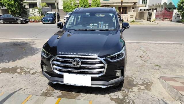 https://images10.gaadi.com/usedcar_image/4004107/original/processed_ceb61019-83f8-44f3-878a-4a1739923592.jpg?imwidth=6400