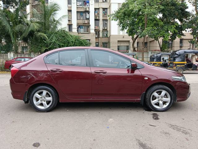 https://images10.gaadi.com/usedcar_image/4004570/original/9beb104afb238f08b491a30d97f4cd2f.jpg?imwidth=6401