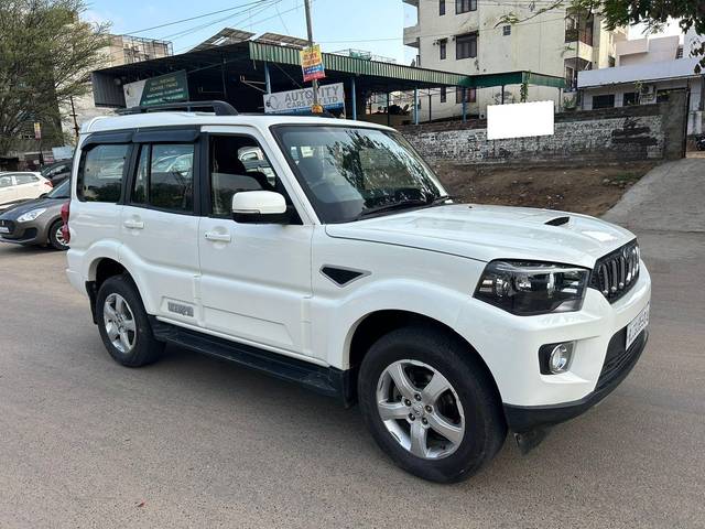 https://images10.gaadi.com/usedcar_image/4005534/original/processed_56db0c646757b53ce149927b44b930c9.jpg?imwidth=6400