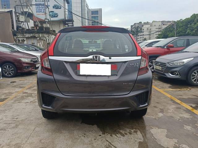 https://images10.gaadi.com/usedcar_image/4006103/original/processed_c3c0a14fb5353346f2cb39b705e803d6.jpg?imwidth=6402