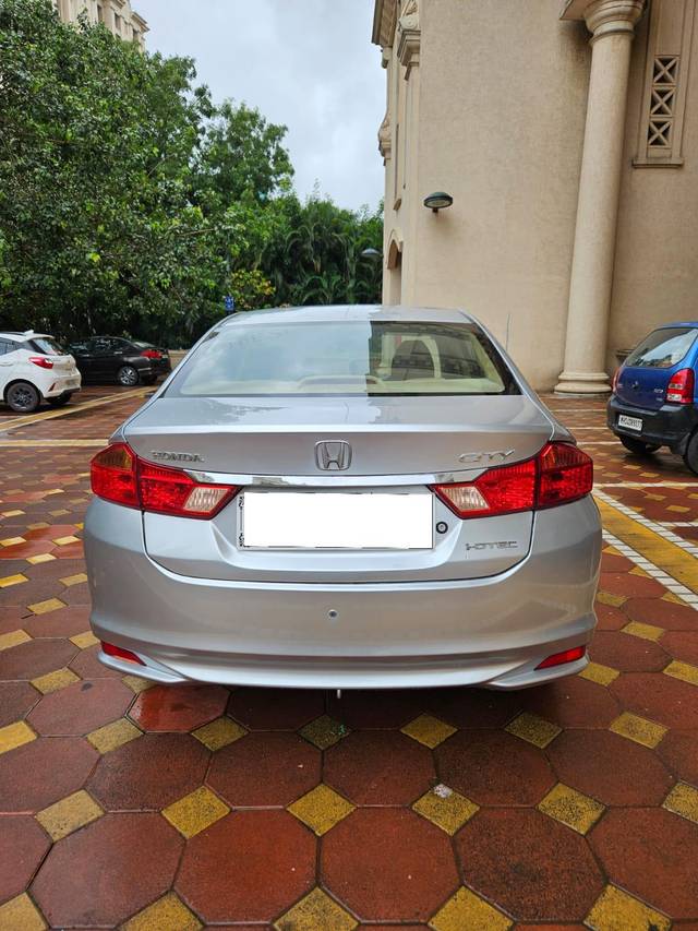 https://images10.gaadi.com/usedcar_image/4006953/original/processed_4bd686a84fef94a37301064bcdb12133.jpg?imwidth=6402