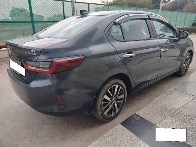 https://images10.gaadi.com/usedcar_image/4007217/original/processed_d6d3c5ff76d2b4058d70403b1f96de1a.jpg?imwidth=6402