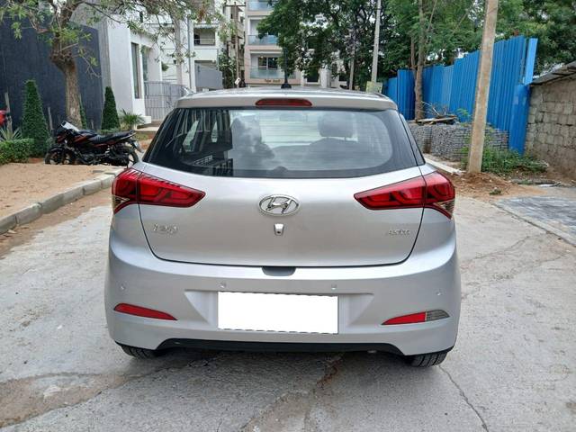 https://images10.gaadi.com/usedcar_image/4007793/original/processed_7dd05a40d9e5a8eea2ffab4bcd090414.jpg?imwidth=6402