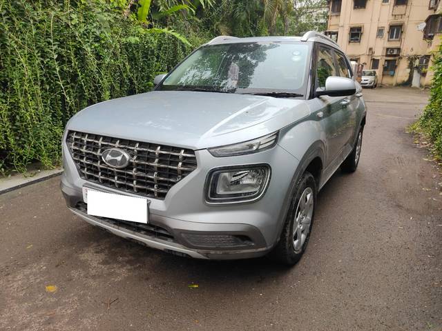 https://images10.gaadi.com/usedcar_image/4008506/original/processed_298e53778fd72cd12ff69a4a7e7e57fd.jpeg?imwidth=6402