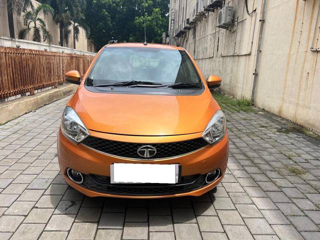 https://images10.gaadi.com/usedcar_image/4009651/original/processed_a1d3cc30c52d0eda587659f9a9a035c1.jpg?imwidth=6402