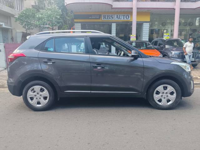 https://images10.gaadi.com/usedcar_image/4010688/original/processed_processed_d002086ddff48acf7996f256ec8cc00e.jpg?imwidth=6402