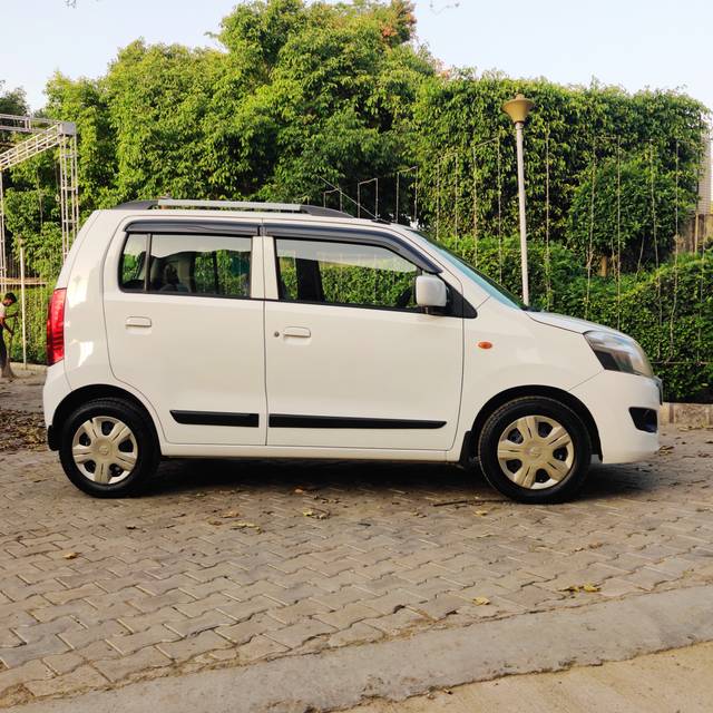 https://images10.gaadi.com/usedcar_image/4010775/original/c05e290b0487994fc9f9e3b532e6f1f0.jpg?imwidth=6401