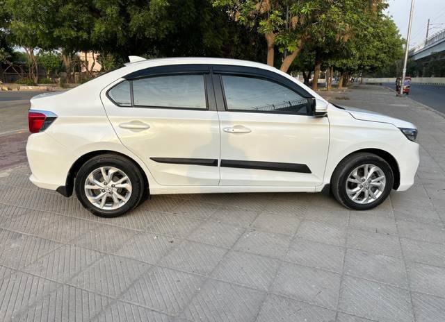 https://images10.gaadi.com/usedcar_image/4010897/original/9ab83c4d25391c7ad57974bcb886b346.jpg?imwidth=6401