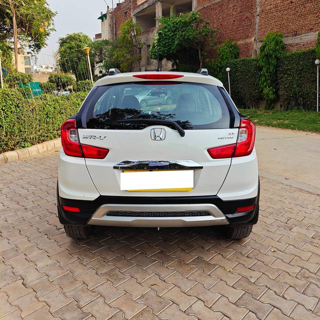 https://images10.gaadi.com/usedcar_image/4011251/original/processed_24eb1ff50c60a8ffe18a93d99f08991a.jpg?imwidth=6402