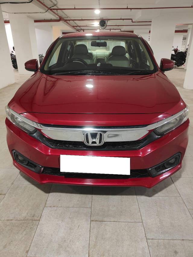 https://images10.gaadi.com/usedcar_image/4011547/original/processed_b32bbea4c4ad209f7a61f01a16432165.jpg?imwidth=6400