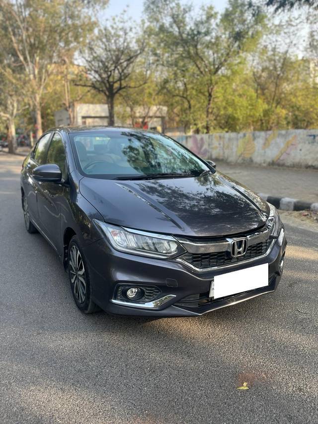 https://images10.gaadi.com/usedcar_image/4012250/original/processed_17a0e9da66c6bc218bb75e4d3ceeedc5.jpg?imwidth=6400